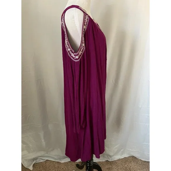Time & Tru Plum Purple Cold-Shoulder Keyhole Embroider Trim Textured Midi Dress - Picture 6 of 12